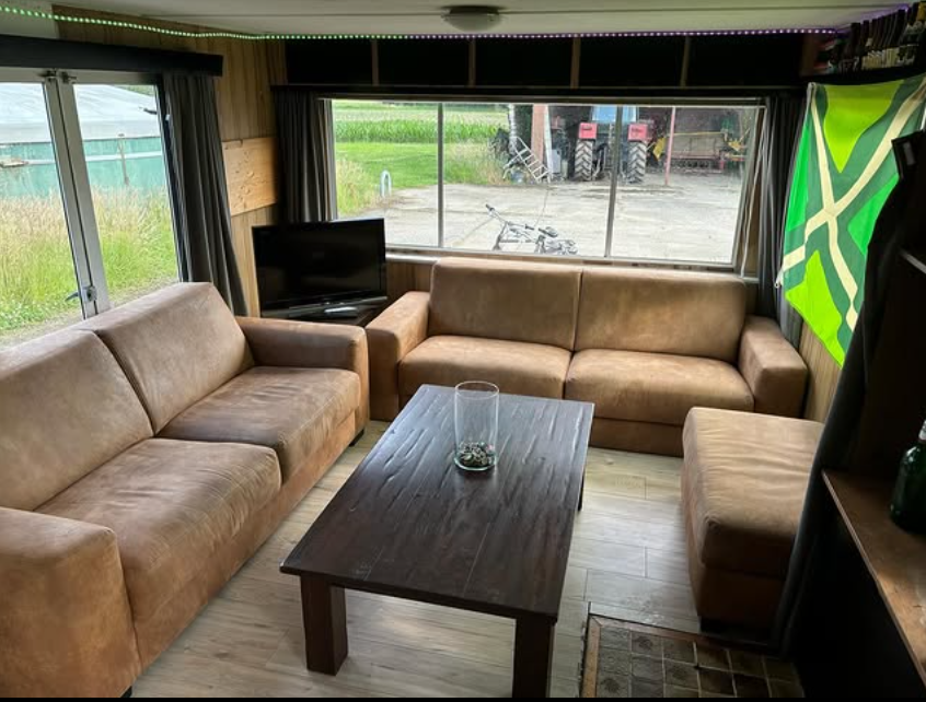 De binnenkant van het chalet tijdens de verbouwing